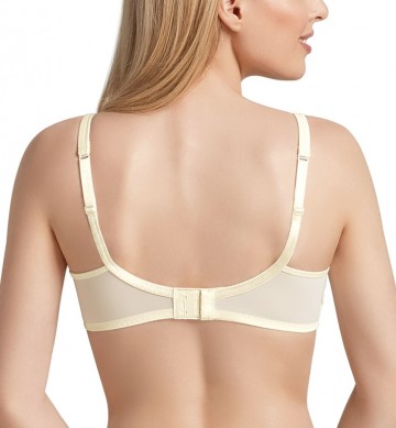 Bh anita champagne 5618 op model achterkant